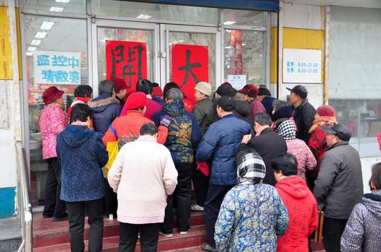 农村男人开超市，利用“免费”来赚钱，反倒一年狂赚150万，真牛
