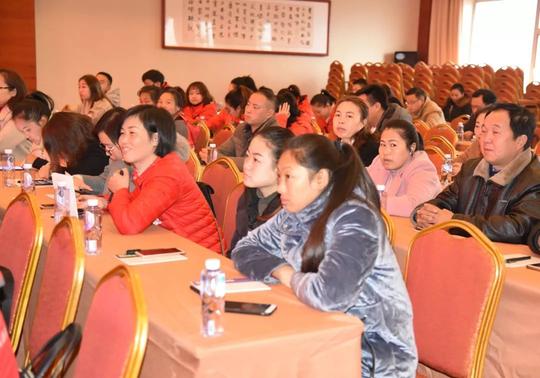 饭局文化礼仪……本地创业人土都应该学习标准礼仪,跟凤凰旅游业同步