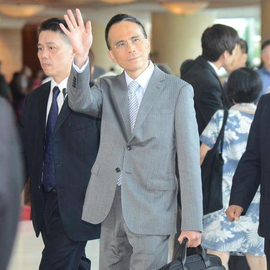 因为小儿子李泽楷虽然有投资意识并且每次投资赚了不少,但是还是不够