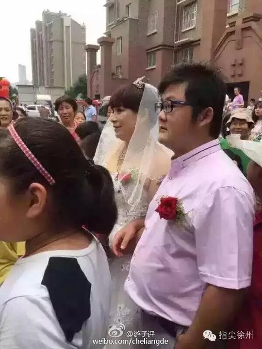 90后小伙娶52岁新娘女方开店新郎为其员工(组图)