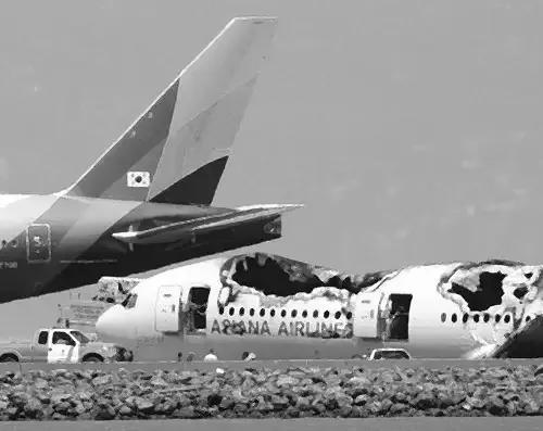 这两架飞机分别由荷兰航空和泛美航空公司运营.