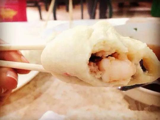原先是街道开的包子铺,生意很红火.
