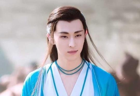 古装美男子扮相中,邓伦的凤凰vs狐妖子虚,哪个更让你沦陷?
