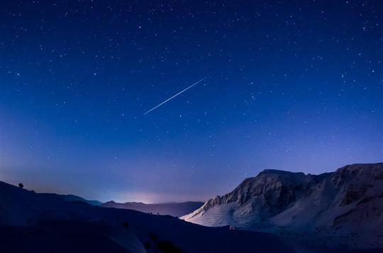 夜晚山脉天空银河流星图片素材