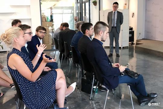 陈玮教授为"中俄青年创业孵化器"交流项目授课