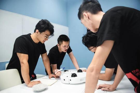 聚焦资本市场“新地理”丨“机器人军团”强势崛起!东莞松山湖凭何孵化众多“独角兽”，又该如何留住他们