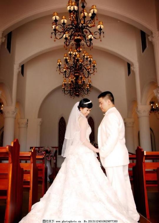 婚纱照灯教堂结婚浪漫男人女人婚纱照图片素材下载人物
