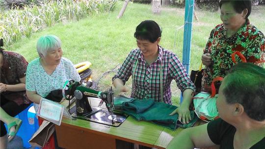 华侨城社区开展便民服务活动