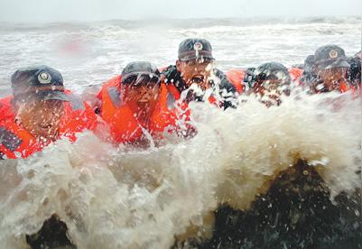 共担风雨――海南军民抗洪抢险救灾纪实