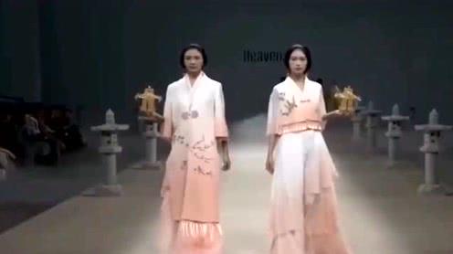 国外经典走秀,中国"汉服"美呆了,惊艳整个巴黎时装周!