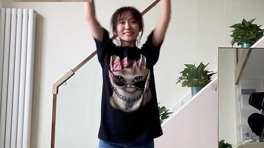 来和猛男合拍啦!虽然跳的有点水。但是剪辑上我真的更水哈哈哈