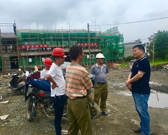 市发改委赴黟县督查世行贷款新农村建设项目