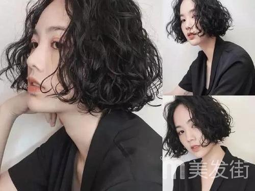 四十岁女人洋气的发型:泡面头短发