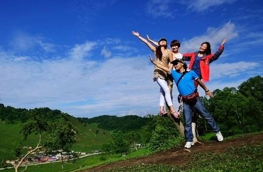 相约关山寻梦草原蓝天白云下放飞心情尽看风吹草地现牛羊