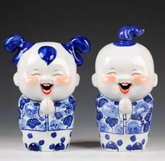 通过绘制中国瓷娃娃,将传统文化以色彩缤纷的形式传承下去.