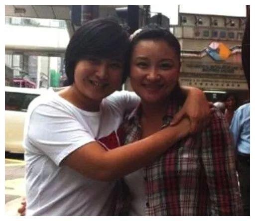辛酸的贾玲:母亲早逝，男友抛弃，姐姐供她9年，冯巩管她吃住