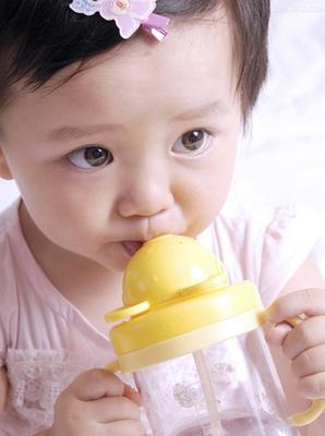 新生儿拉肚子的症状