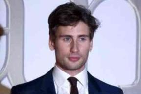 爱德华·霍尔克罗夫特