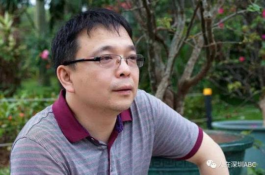 "我一直梦想着能中个500万,一夜暴富,然后去创业干点什么.