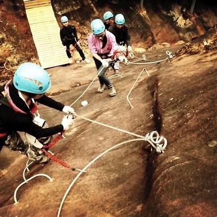 历奇探险飞拉达铁索栈道探险休闲探险项目崖壁攀登户外拓展训练