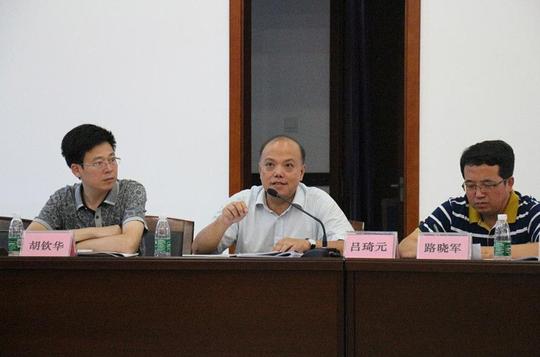 随后,各二级学院代表介绍了自身的创新创业教育特色工作及发展思路.