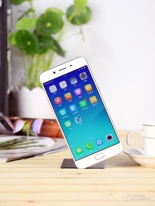 oppor9s采用黄金比例切割设计,时尚的外观,加上时下最为流行的玫瑰