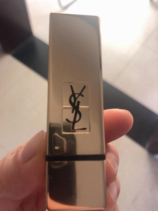 ysl圣罗兰方管口红17号色，和全智贤星你52号色差不多