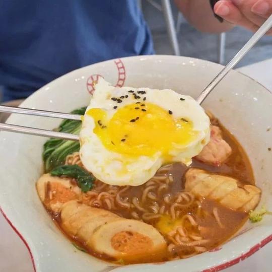 火遍抖音的"泡面小食堂"成都也有了,人均30多吃得我想念隔壁素椒面