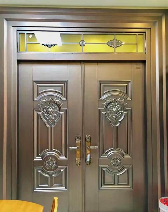 美元来豪华仿铜双开带气窗大门(尺寸:宽2600*高3120),活动价9880元