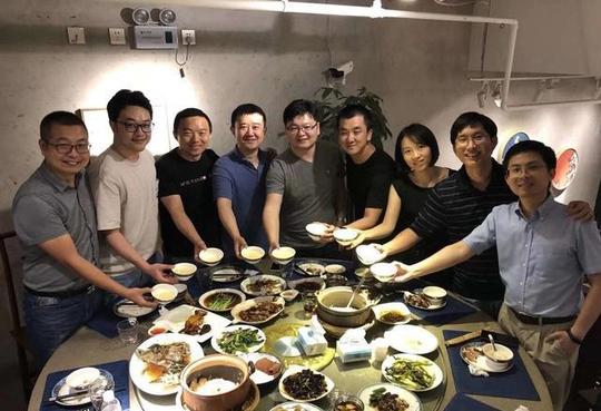 他们是被小米上市成就的“小人物”，也是与雷军一起创业的元老