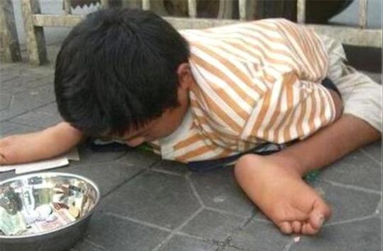 揭秘人贩子拐骗小孩最新骗术,看完心惊胆颤,妈妈们要注意了!