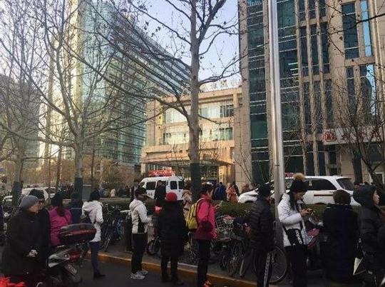 小黄车退押难事件持续发酵,北京总部讨债现场