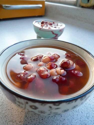 红豆食用禁忌:薏米红豆汤,双皮,红豆奶,红枣黑米粥,红豆汤,红枣花生