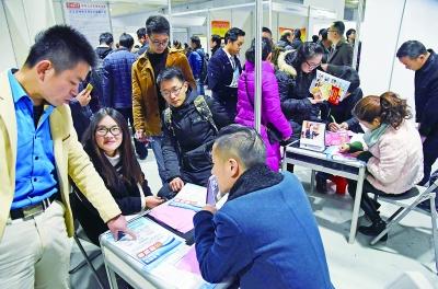 对入驻的创新创业团队实行房租一免二减政策,即第一年租金全免,第二