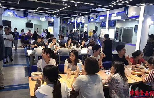 负债3000万险轻生，后欲打造餐饮界沃尔玛，没杀死他的终让他更强大