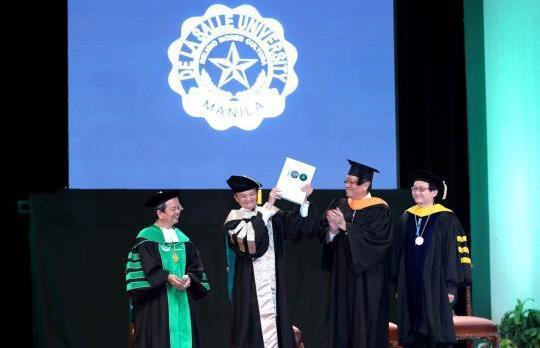 菲律宾一高校向马云授予世界首个科技创业名誉博士学位