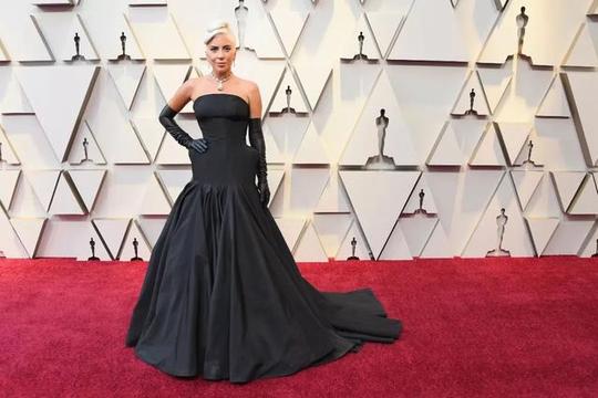 ladygaga2亿黄钻赢了,蒂芙尼的生意却在下滑