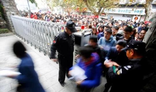 国考报名4天超26万人过审，最热岗位竞争比超800:1