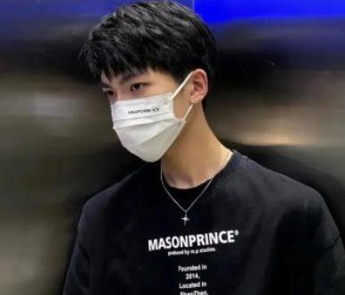抖音男生霸气潇洒的签名奉劝你弃暗投我