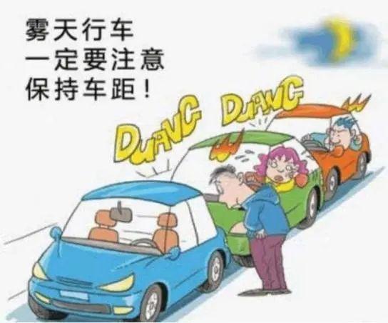 雪天行车当路面上有不少前车行驶的轨迹最好