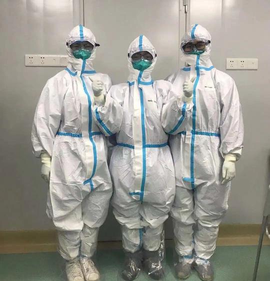 护士王斌是烧伤科第一个奔赴抗疫一线的战士,重症病人聚集的武汉市
