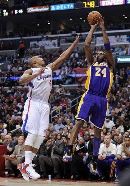 nba科比跳投手机壁纸