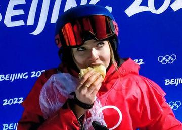 谷爱凌失误后表情好可爱图片