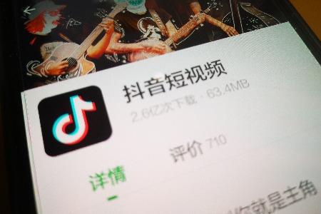 狙击抖音快手春晚“赶考”