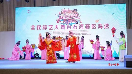 音乐,朗诵相融合的表演方式,表达热爱家乡,热爱祖国的情感,赞美家乡