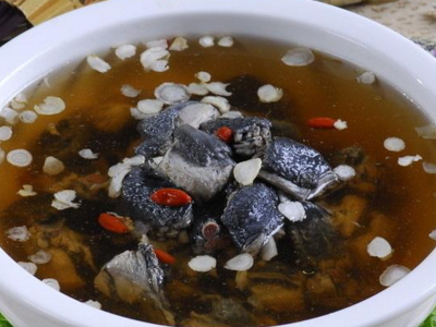 坐月子补血吃什么好
