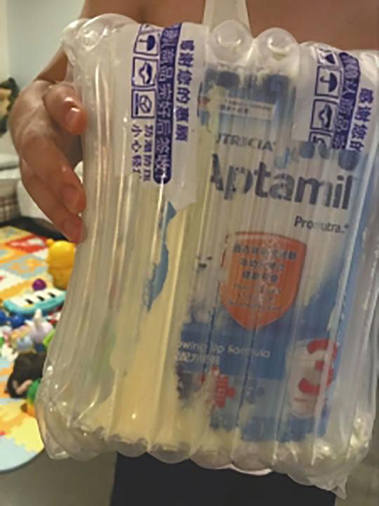 快递包装破损,奶粉洒出,成都女子索赔被告知"保丢不保