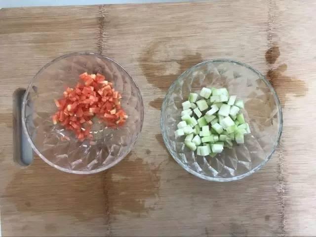 宝宝添加辅食后有点便秘怎么办