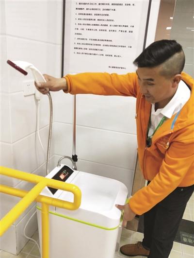 给老人助浴，只是“看上去很美”?