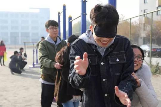青少年户外拓展活动游戏项目参考